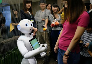 Pepper机器人现身台湾 干起了保险推销员